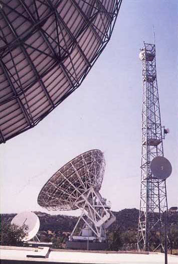Makarios earth satelite station.JPG (37826 bytes)